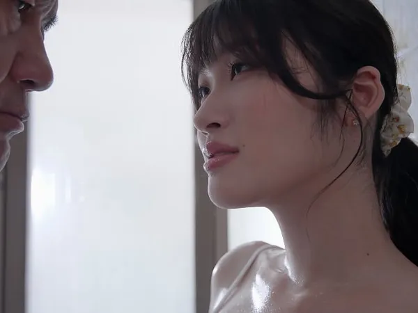 Bị chồng bỏ bê, vợ yêu được ông chú giúp thỏa mãn cơn dâm đãng